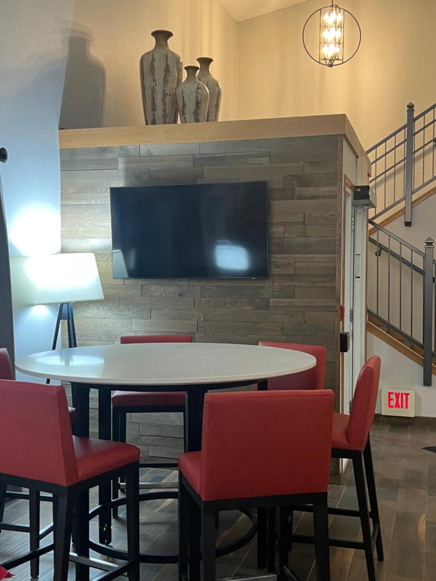 Grandstay Hotel & Suites Cambridge Esterno foto